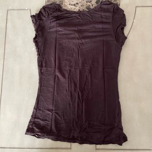 Guess T-Shirt in XS junior size excellent condition.